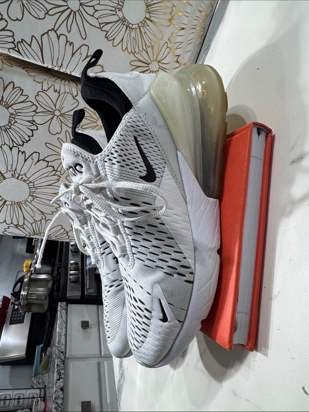 Nike Air Max 270 Sneakers Womens 8.5 White Good Breathable Mesh Lifestyle Shoes